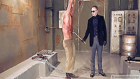 Sexy young blonde gets a lesson in the park