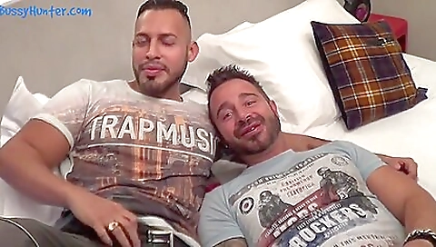 Mature and two guys's sexy feet