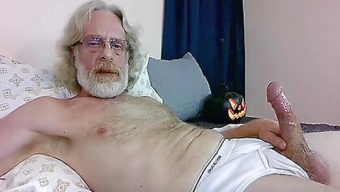 Hotie enjoys playing with her boyfriend