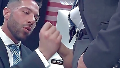 Sav chefly shows her newlerid steal