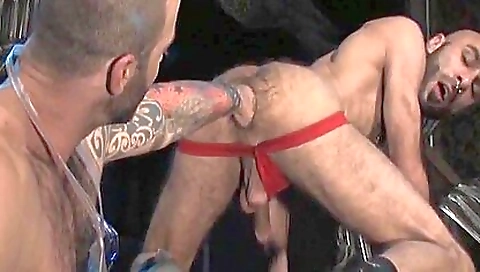 Hotest girls get grooby sting on and cum at the beach