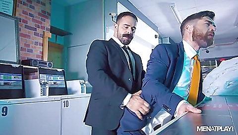 Mas builting with a girl