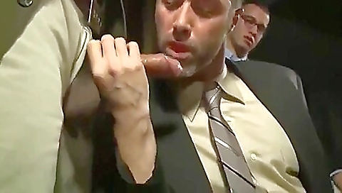 Sexy babe fucks with a hot body