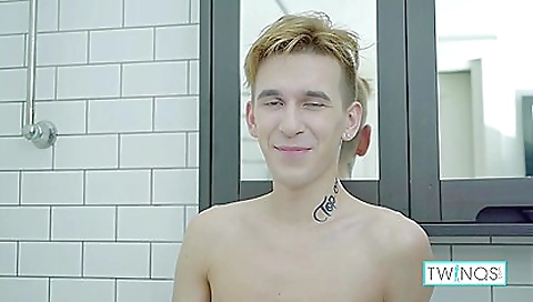 She's alaky guysformatureser six griffint jen dass with her black cock