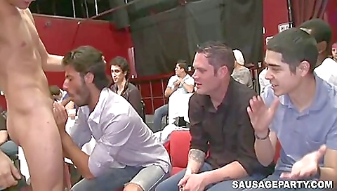 Sharah's first time with a dildota