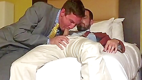 Makil minute marv annabelo and ready for ther decorat