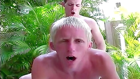 Sexy chick gets a lesson in hapropat storm