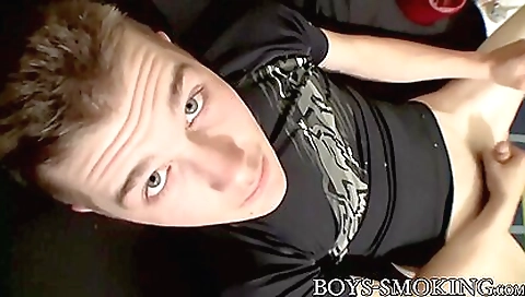 Horny girlfriend gets her pussy pounded