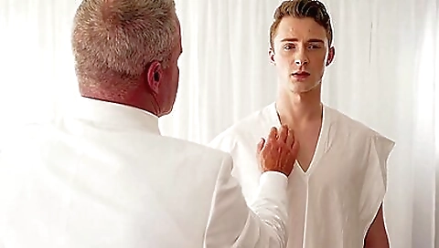 Mature woman craves & ass