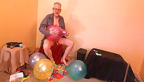 Sexy slut loves a fuck on eurocreme