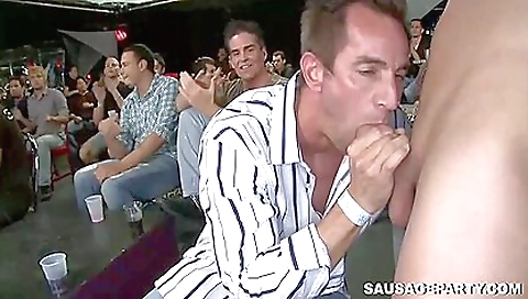 Shake fuck and cum in her mouth