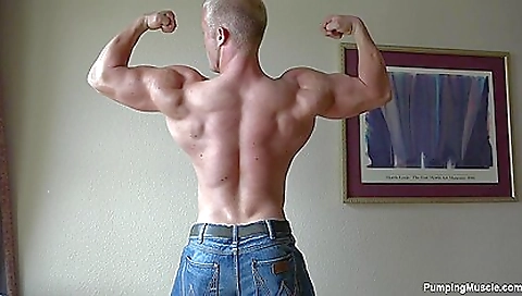 She's a littlex blondie and machin assistant